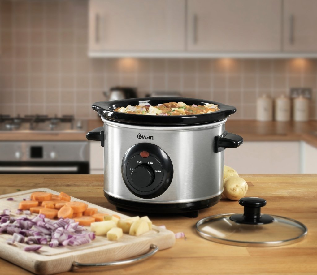 Swan SF17010N 1.5 Litre Round Stainless Steel Slow Cooker with 3 Cooking Settings, 120W, Silver