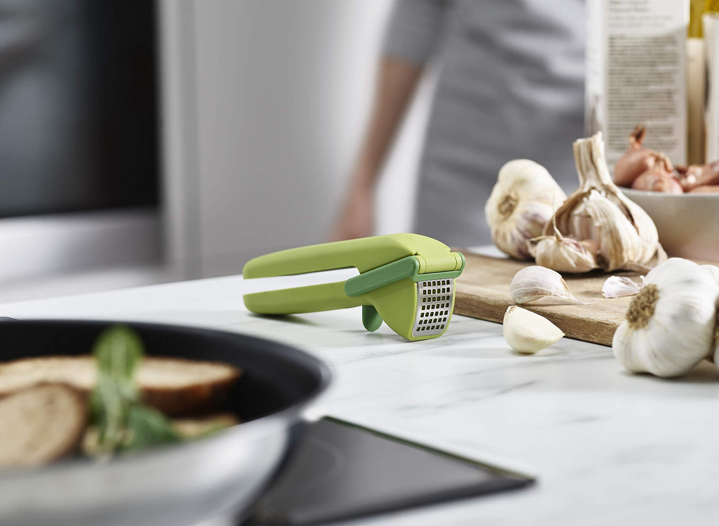 Joseph Joseph CleanForce Garlic Press Ginger Crusher Mincer with powerful, Easy Squeeze and Clean Single