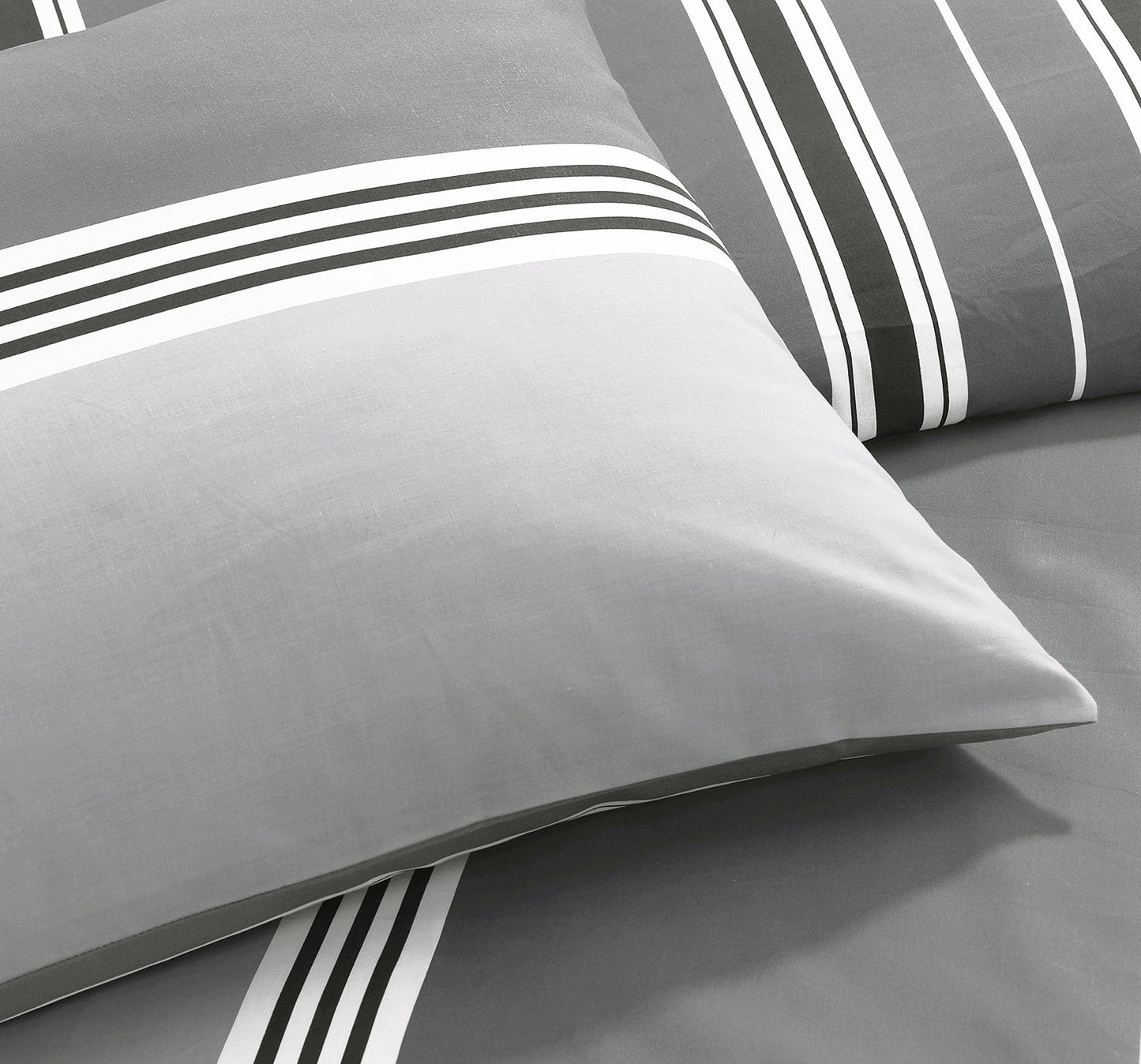 Sleepdown Duvet Cover Set - Grey - Geometric Banded Stripe - Reversible Quilt Cover Easy Care Bed Linen Soft Cosy Bedding Sets with Pillowcases - King (220 cm x 230 cm)