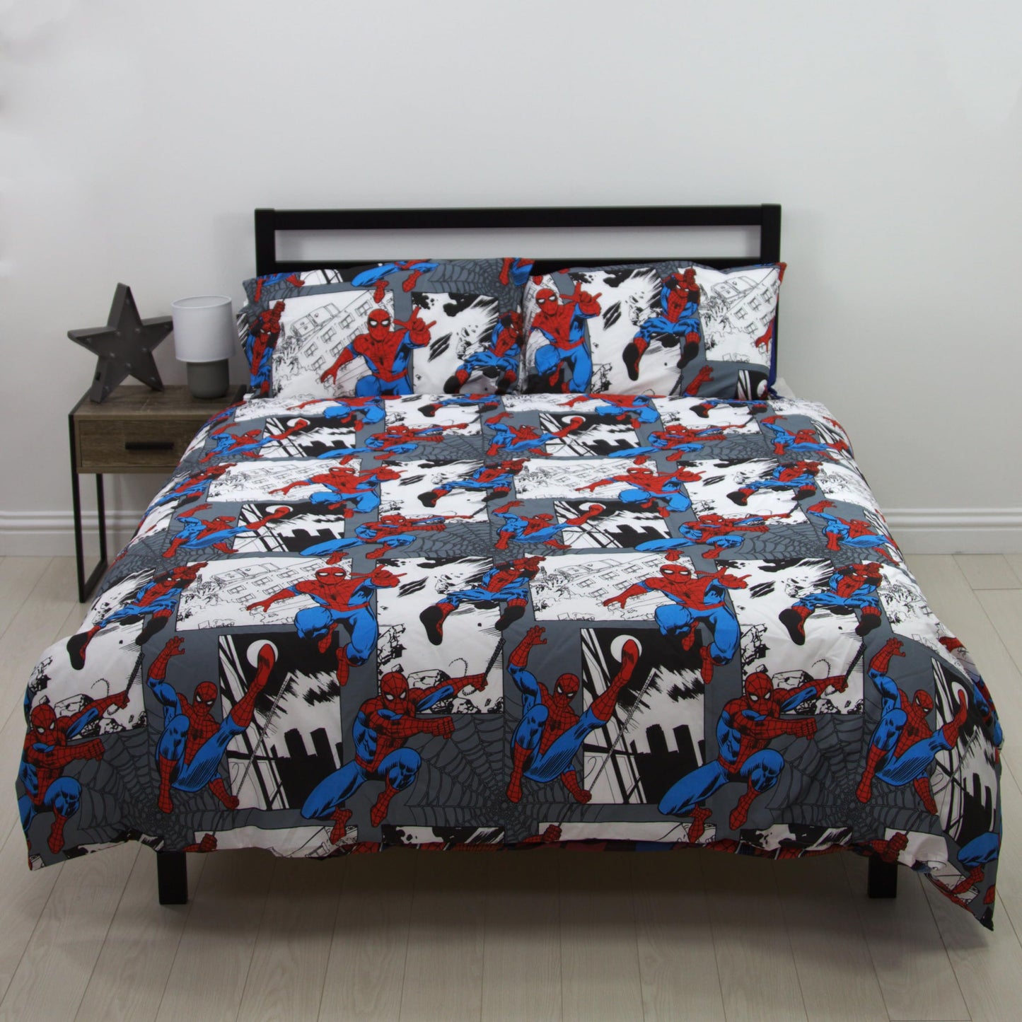 Spiderman Ultimate Metropolis Double Duvet Cover | Reversible Two Sided Design | Kids Bedding Set Includes Matching Pillow Case (Double Duvet)