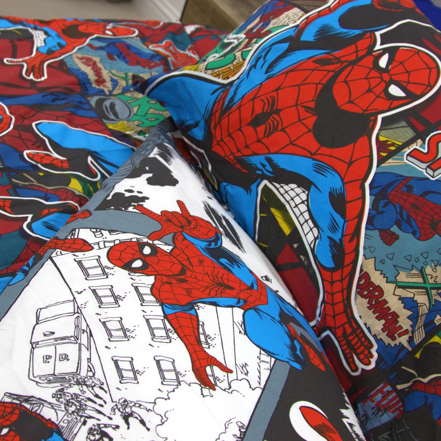 Spiderman Ultimate Metropolis Double Duvet Cover | Reversible Two Sided Design | Kids Bedding Set Includes Matching Pillow Case (Double Duvet)